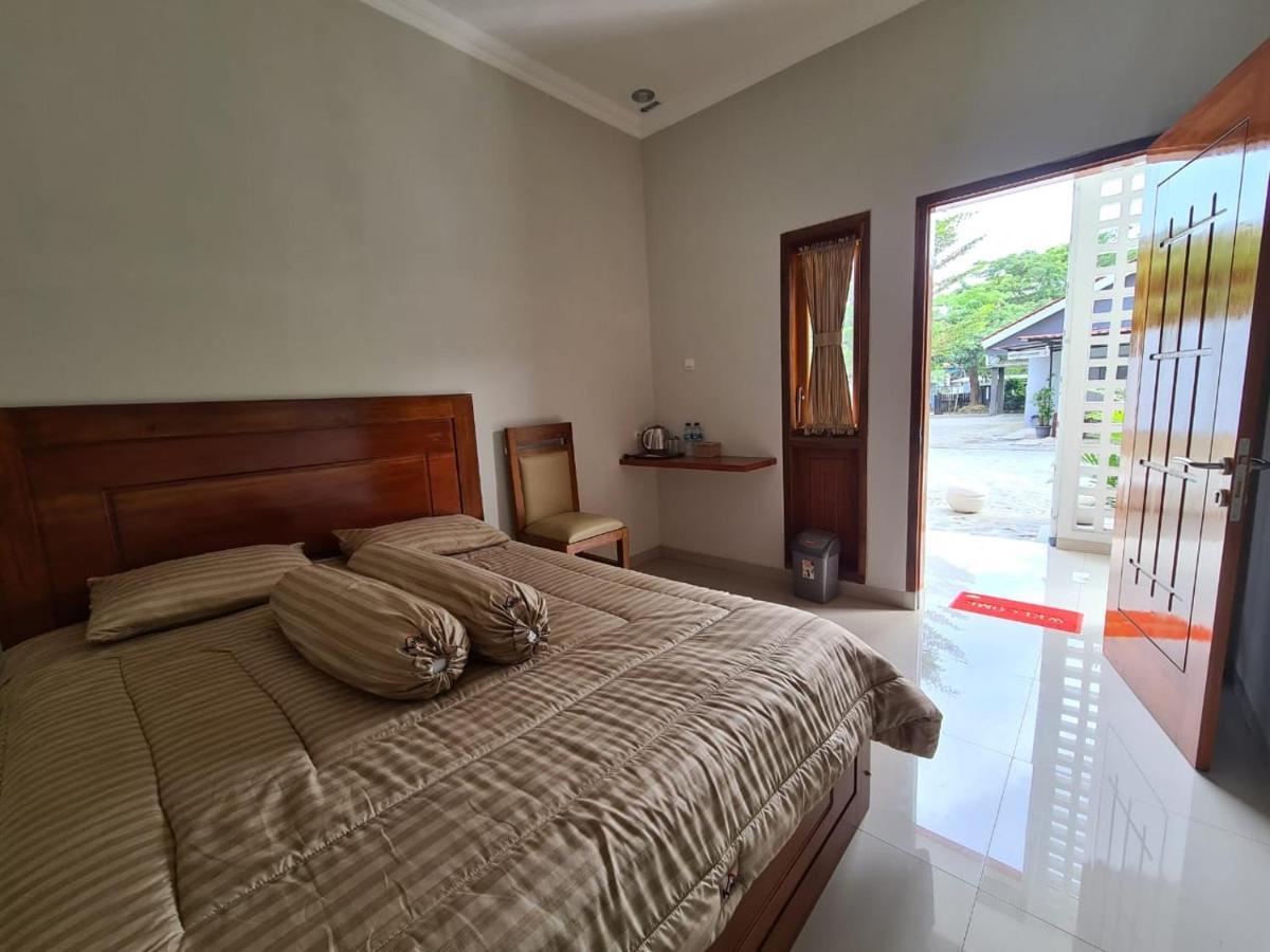 Hotel Kaliu Pacitan Exterior photo