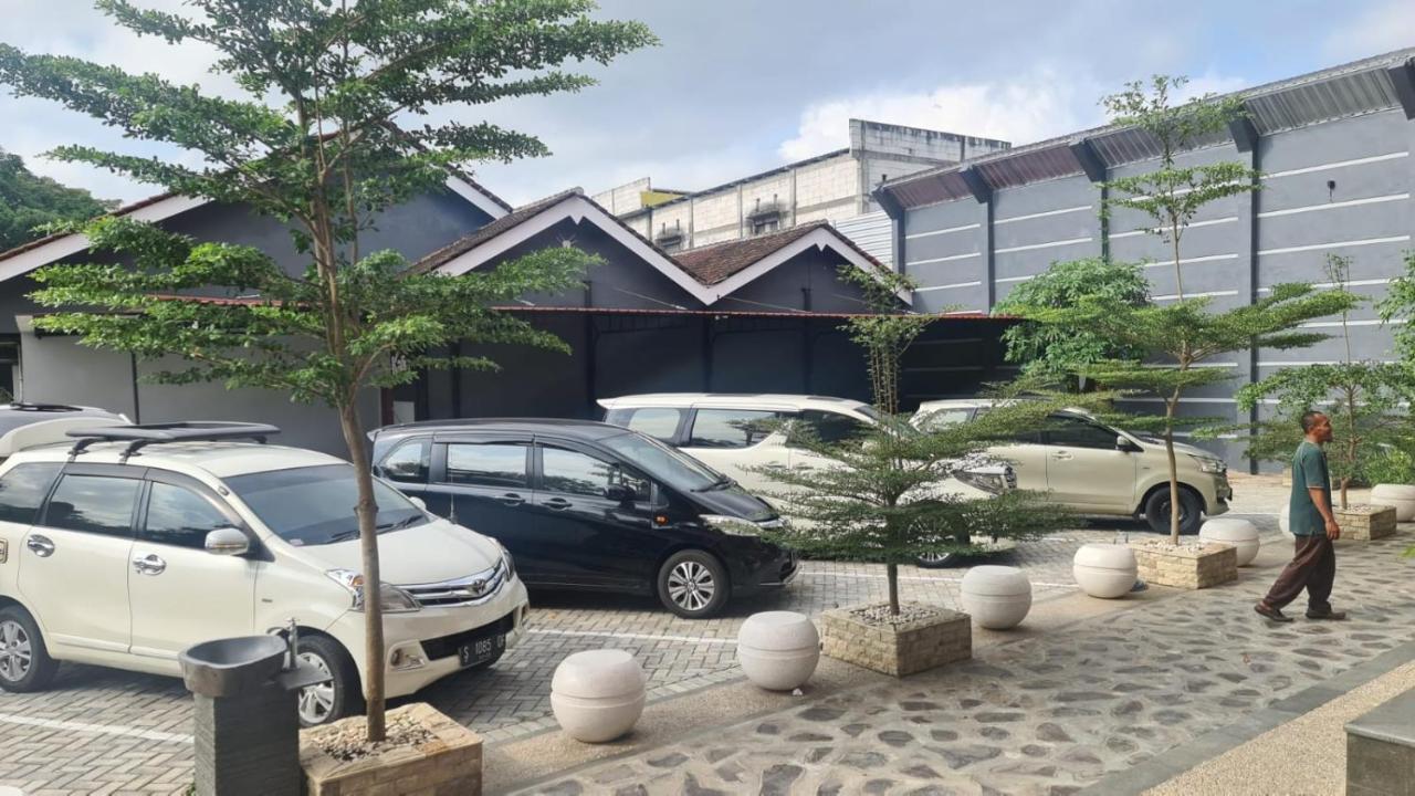 Hotel Kaliu Pacitan Exterior photo