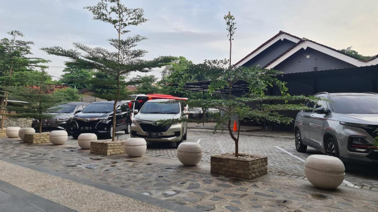 Hotel Kaliu Pacitan Exterior photo